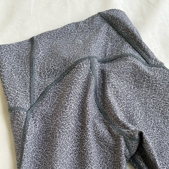 Lululemon Train Times Crop (17") Fractal Alpine White Black / Black Leggings Gym - Picture 11 of 14